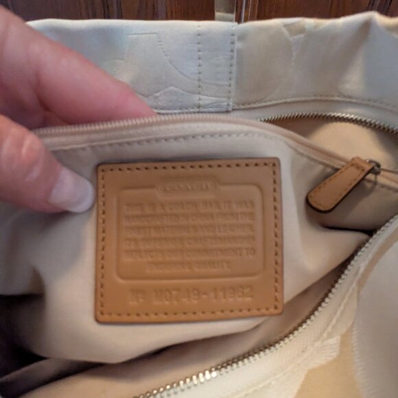 Vintage Coach Carly Optic Signature Shoulder Bag - Picture 10 of 11